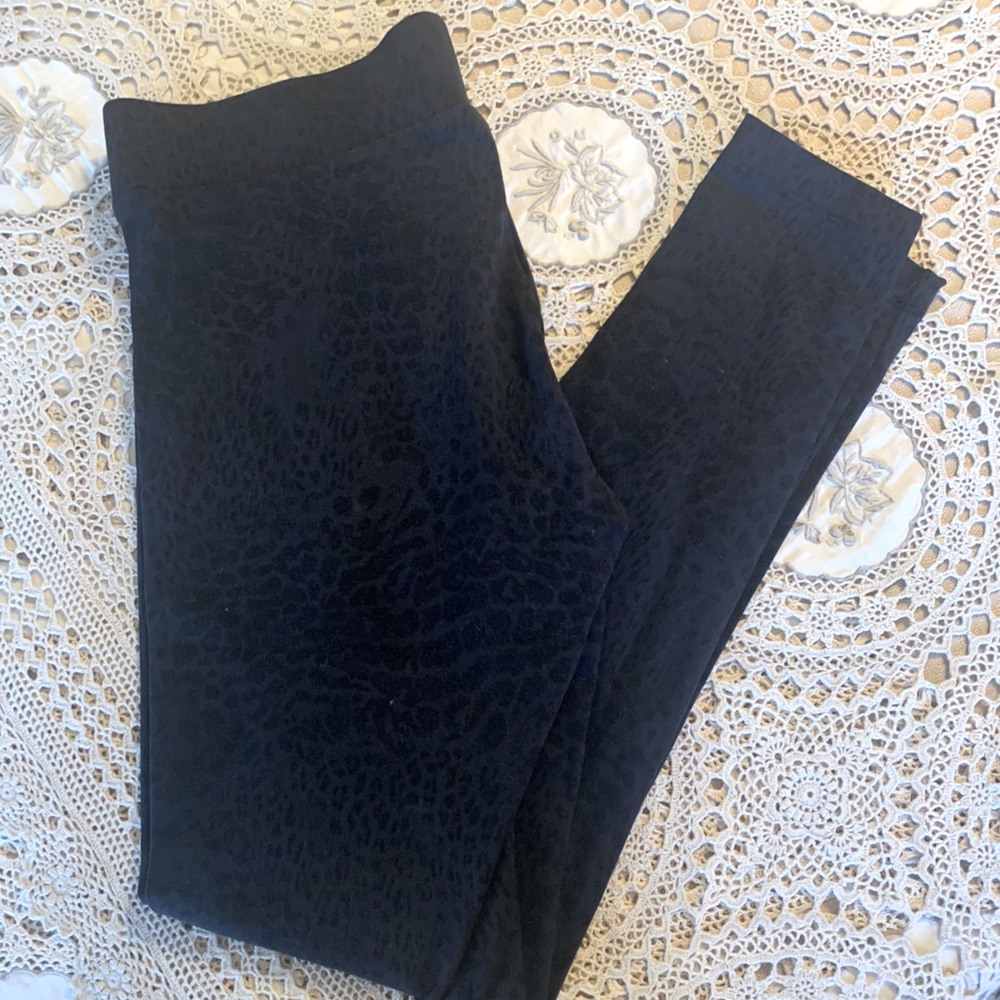 Willow and Clay Leopard print yoga pants